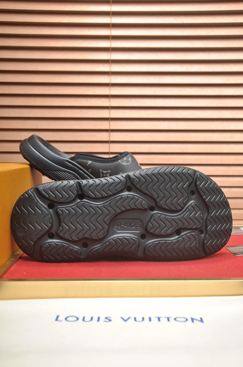 Men's men's shoes 💰340💶 [Louis Vuitton LV slippers] (high-end cowhide) counter 1:1 fashion style, a must-have for summer! The designer used LV’s iconic outsole. The original simple slippers instantly become fashionable! The upper is made of flexible special cowhide leather straps alternately, and the workmanship is exquisite! A must-have for stylish men in summer, size 38-45 (45 customized)
